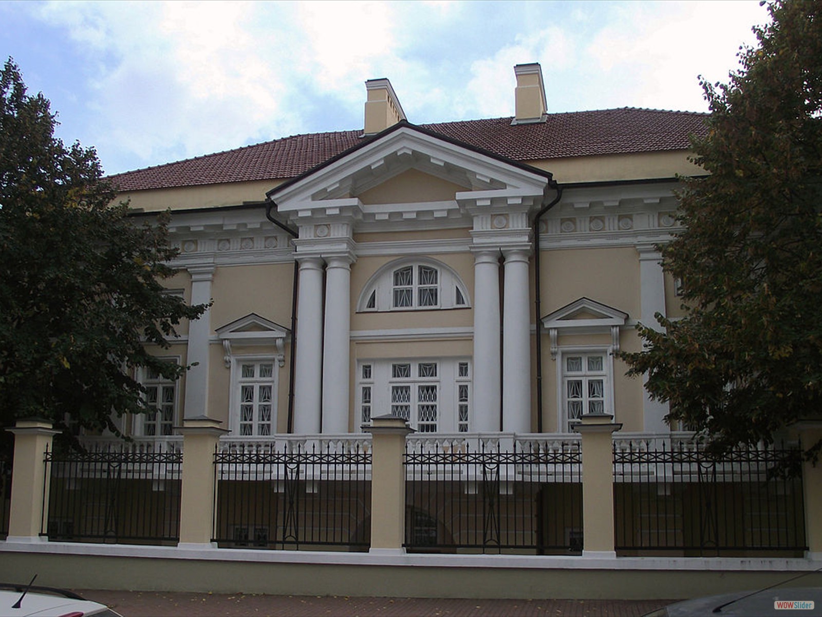 1200px-Будинок_Стрельбицького